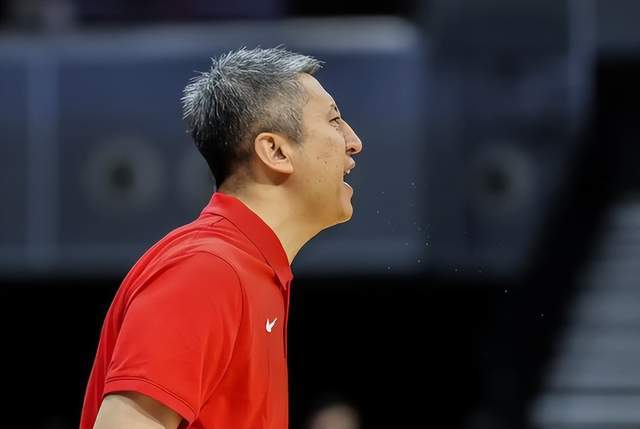 必一运动官方网站-中国男篮更衣室曝光！逆转功臣透露内情，3人哭了，包括篮协主席