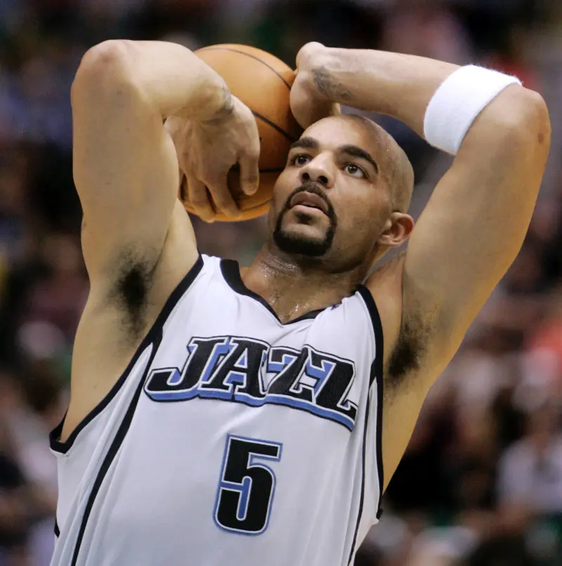 必一运动下载-爵士官方：08年的今天卡洛斯-布泽尔砍下了生涯最高的41分